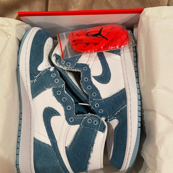 Air Jordan 1 Retro High OG (Denim) - Picture 3 of 12